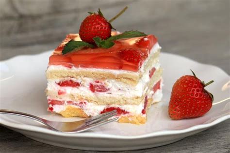 Jahodový nepečený koláč s mascarpone