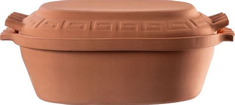 Hlinený pekáč s husou pripravenou na pečenie