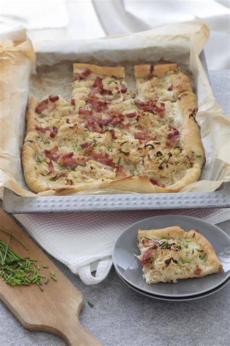 Fotografia slaného závinu s kyslou kapustou