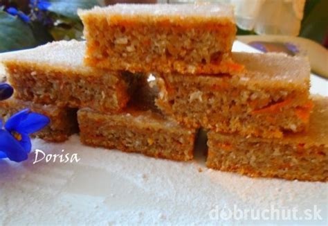 Hotový perníkový koláč zo špaldovej múky