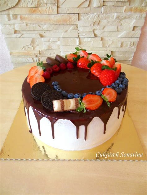 Ozdobenie torty čerstvým ovocím