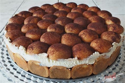 Vrstvenie ingrediencií v tortovej forme