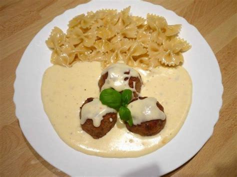 Štruktúra mäsovej guľky s detailmi ingrediencií