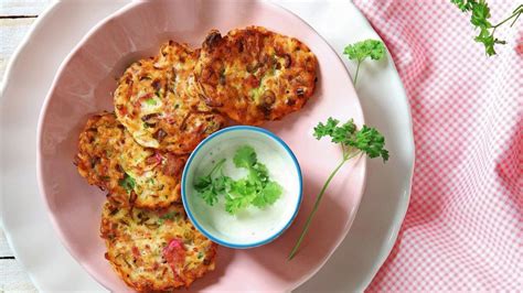 Placky z reďkovky s jogurtovým dipom