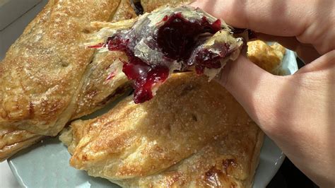 Čerešňové taštičky na plechu