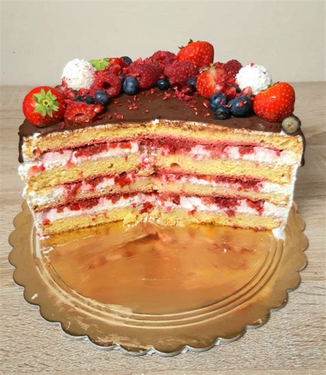 elegantná torta so sušenými jablkami
