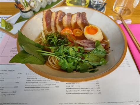 Aziatske jedlo v Iasai Food Bar