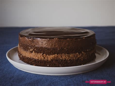 Ilustrácia vrstiev orechovo-čokoládovej torty