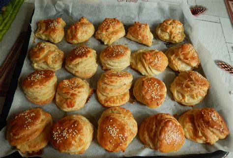 Tavené syrové pagáčiky pripravené na plechu pred pečením