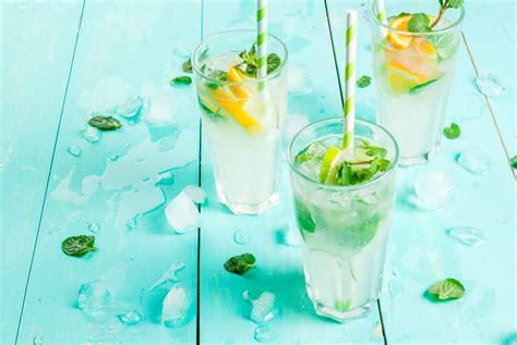 Ilustrácia rôznych nealkoholických koktailov