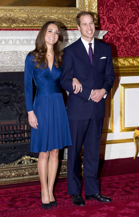 Princ William a Kate Middleton pri krájaní svadobnej torty