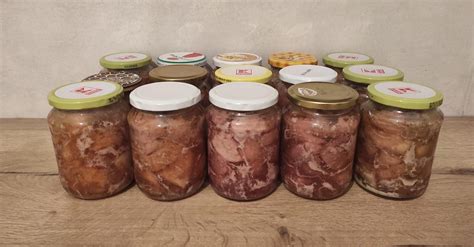 Nakrájané bravčové mäso pripravené na zaváranie