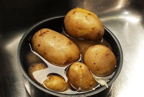 varenie zemiakov v šupke