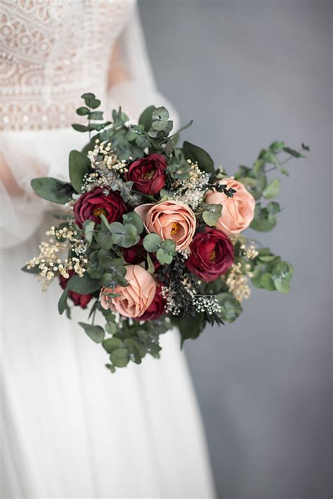 Svadobná kytica s makmi a inými lúčnymi kvetmi