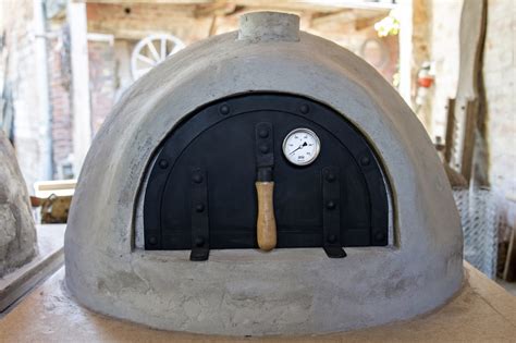 Záhradná pec na pizzu a chlieb