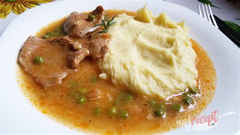 Klasické dusené bravčové mäso so zemiakovou kašou