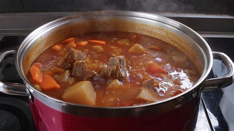 Príprava mäsa na guláš