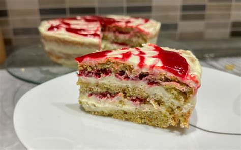 Pistáciová torta s malinovou ganášou