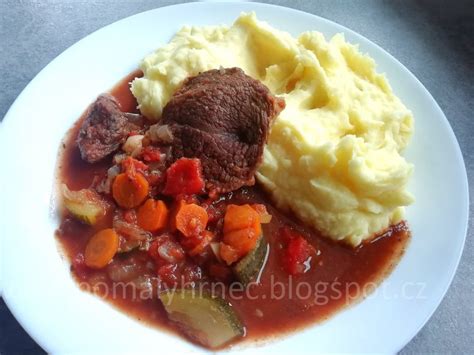 Mäsové ragú v hrnci