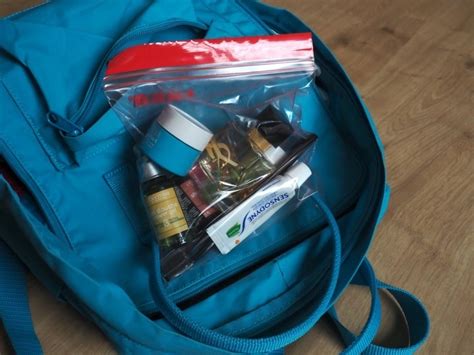 Tabuľka s prehľadom povolených a zakázaných predmetov v príručnej batožine