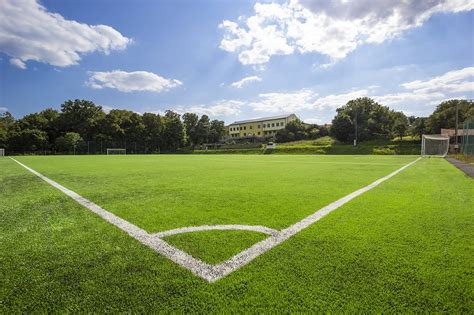 Futbalové ihrisko s tortou