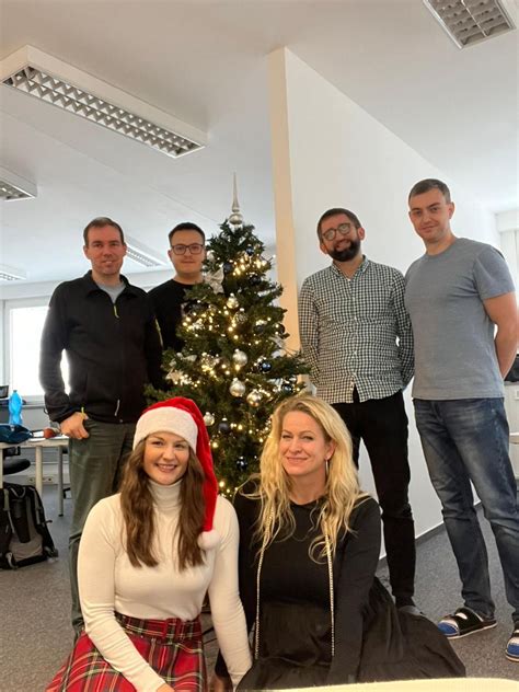 Ilustrácia rodiny pri spoločných raňajkách