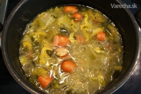 Hotová polievka z čínskej kapusty