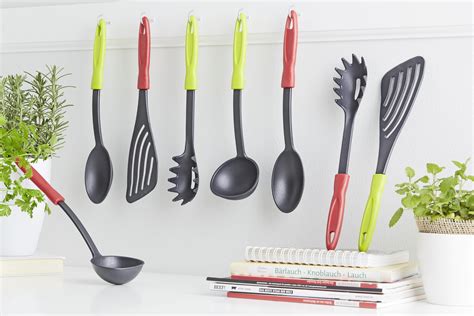 Rôzne kuchynské pomôcky na vajcia