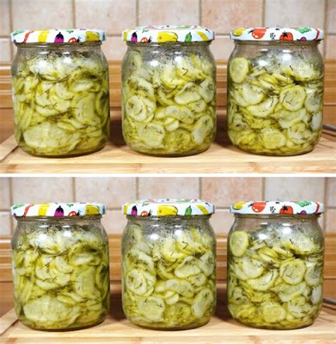 plnenie pohárov uhorkami a korením