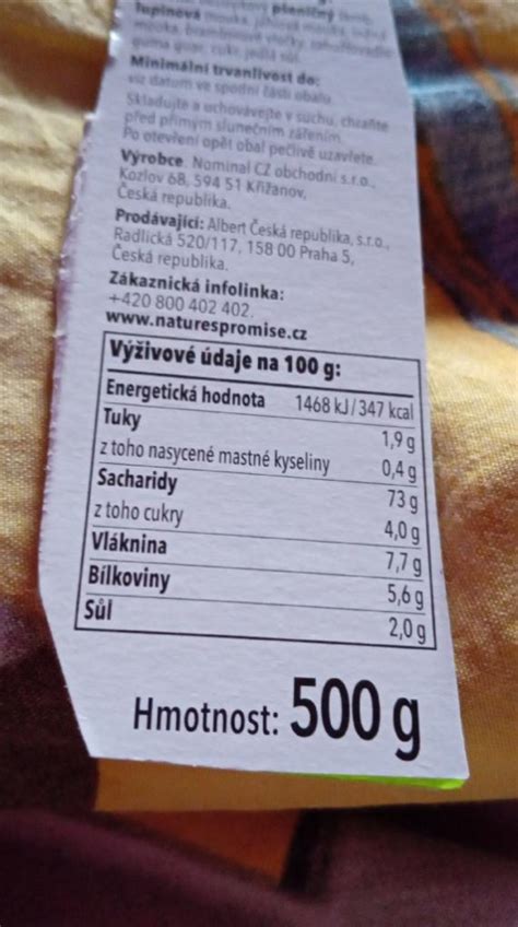 Tabuľka porovnávajúca nutričné hodnoty celozrnného chleba a placiek