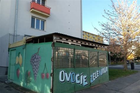 Ilustračné foto detí s ovocím a zeleninou