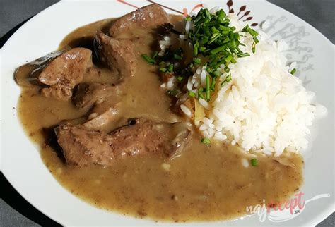 Ilustračná fotka kuracej pečienky na tanieri