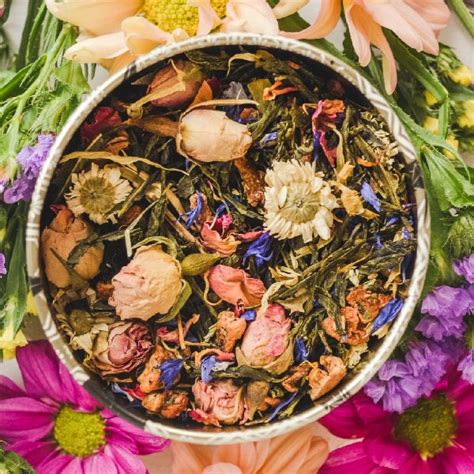 Zmes rôznych bylín používaných na čaj