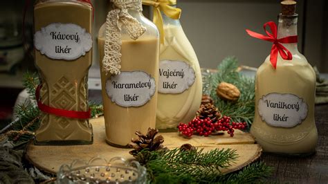 Ilustrácia pripraveného vaječného likéru v pohári