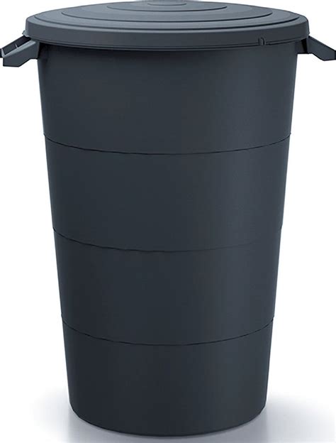 Nádoba s tmavou melasou
