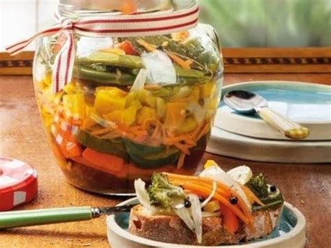 Zelenina marinovaná v bylinkách a oleji