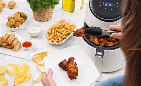 Infografika porovnávajúca klasickú a teplovzdušnú fritézu
