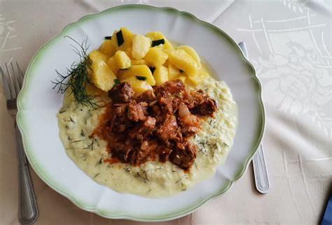 Servírovaný tekvicový prívarok s hovädzím mäsom