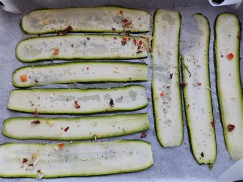 Cuketa nakrájaná na polovicu a vydlabaná