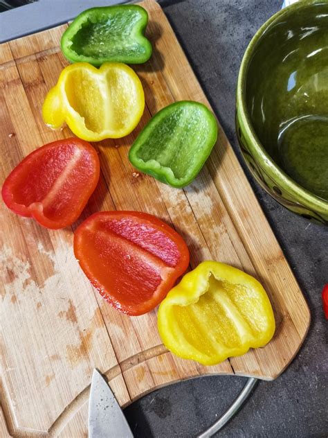 Tabuľka s nutričnými hodnotami papriky podľa farby