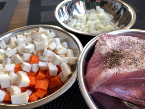 Bravčové stehno pripravené na pečenie