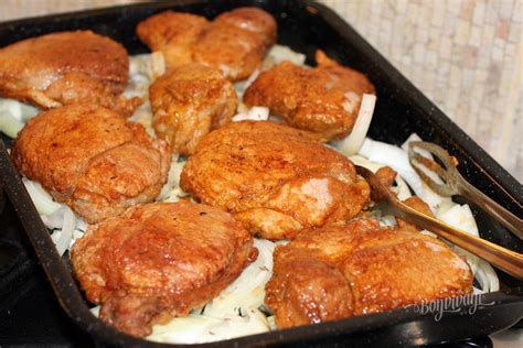 Bravčové pliecko pečúce sa v pekáči s pivom