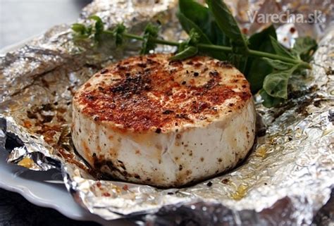 Syrový hermelín pripravený na pečenie v alobale