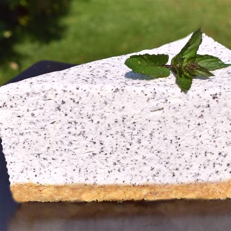 Ingrediencie na mätovú tortu s bielou čokoládou