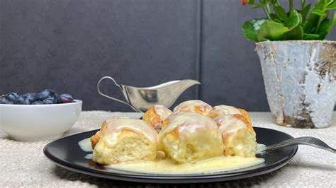 Servírované dukátové buchtičky s pudingom