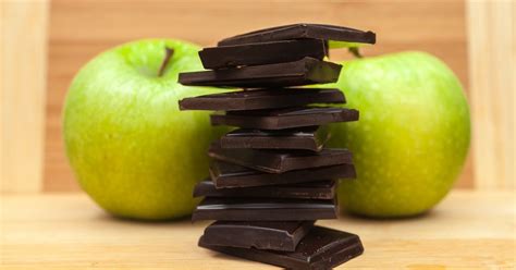 Ilustrácia jabĺk a čokolády