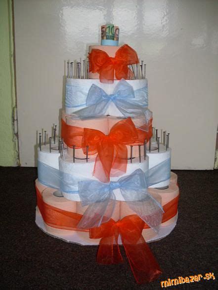 náhodná torta z toaletného papiera