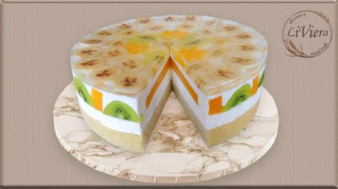 Vizualizácia vrstvenej torty so želé a ovocím