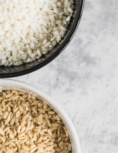 Biela a hnedá ryža vedľa seba