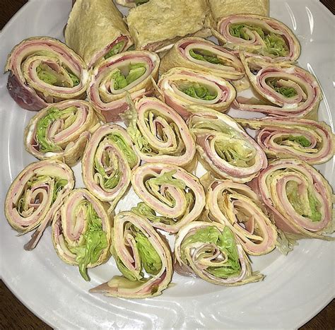 Mäsové rolky pripravené na pečenie